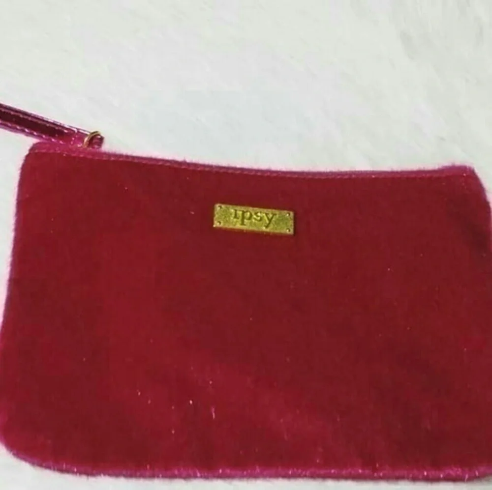 Ipsy Faux Fur Pouch/Wristlet-Berry Pink